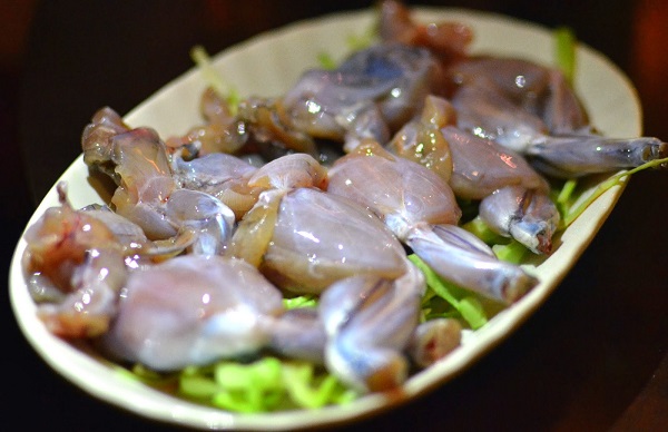 cach-lam-thit-ẹch-ngon-don-gian-3