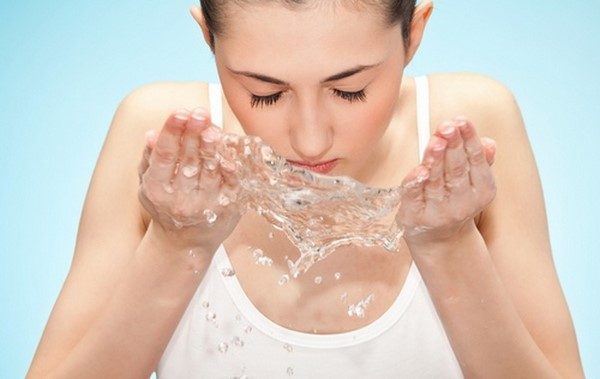 5 tác dụng tuyệt vời của việc rửa mặt bằng nước lạnh khiến da đẹp không tì vết - Kênh review mỹ phẩm