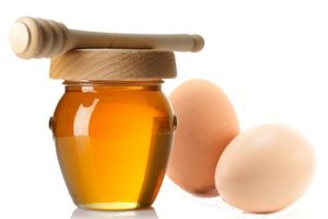 Cách làm mặt nạ trứng gà mật ong dưỡng da mặt hiệu quả cao