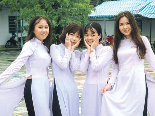 Áo dài học sinh may sẵn tại Áo dài Hữu Lộc ao-dai-hoc-sinh-may-san-12