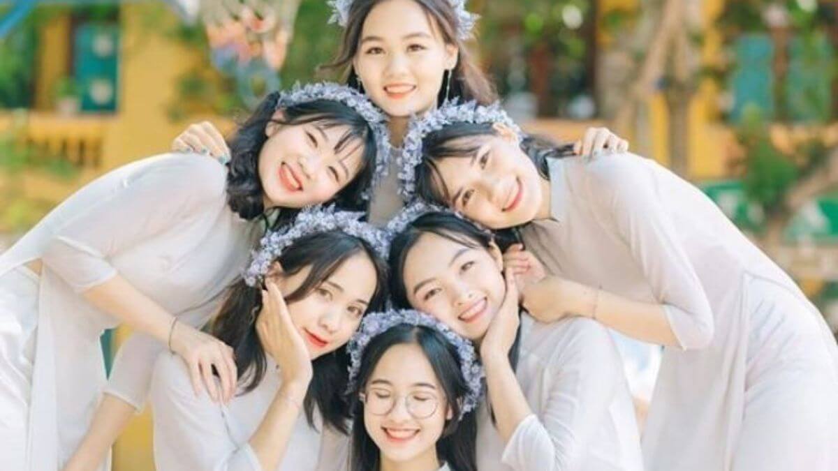cach-tao-dang-voi-ao-dai-hoc-sinh