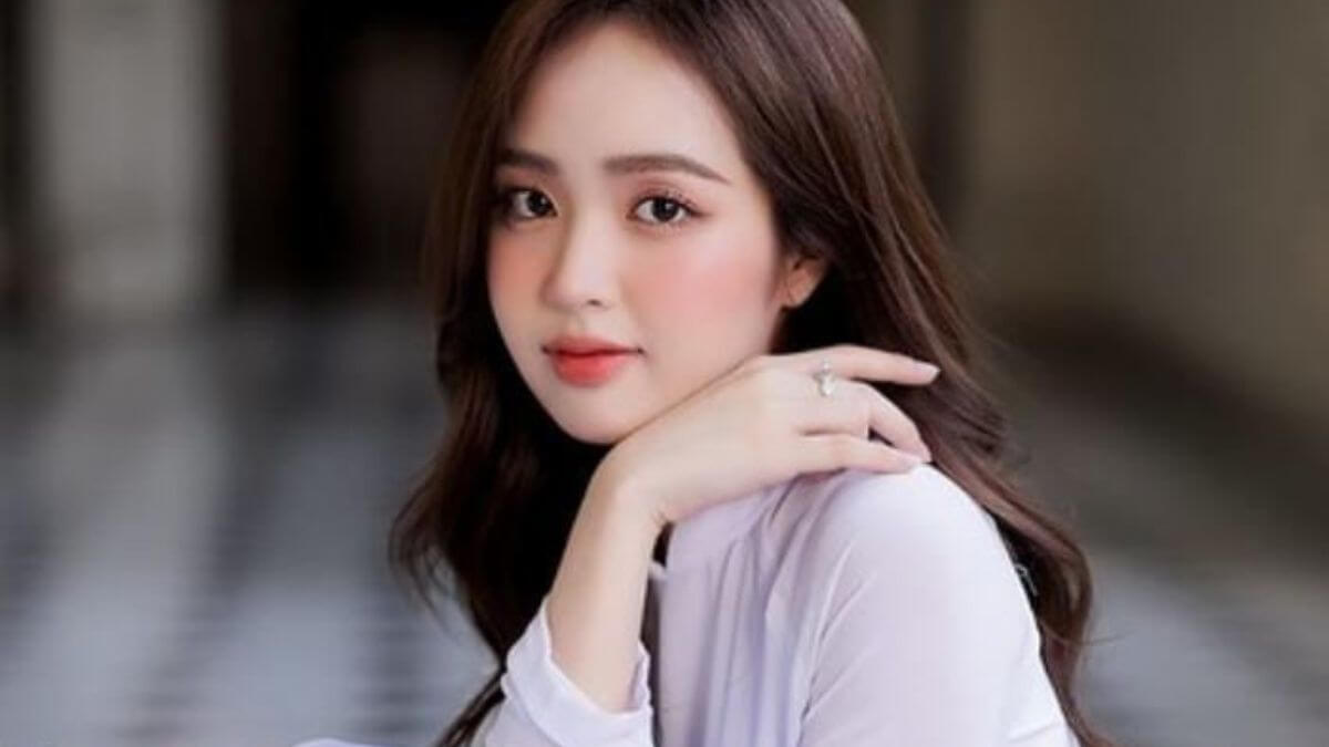 trang-diem-mac-ao-dai-hoc-sinh